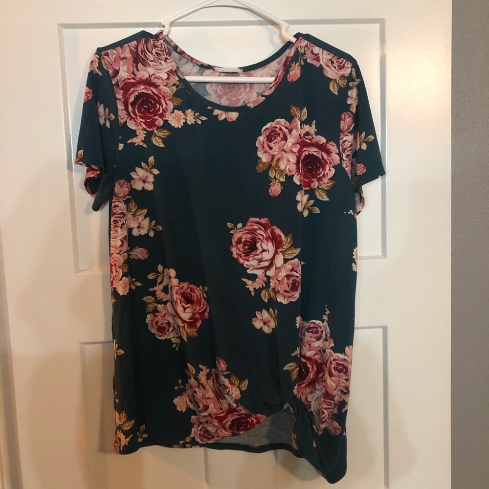 PRICE DROP 🔥Teal floral knotted tee